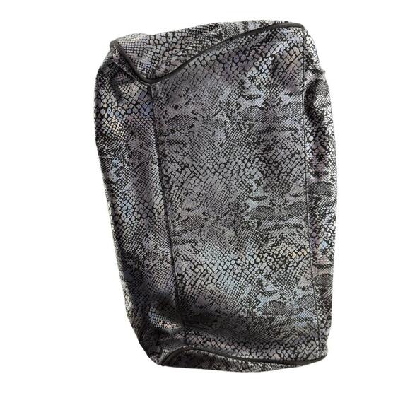 Pink Victoria Secret Black Silver Snakeskin Metallic Suitcase Large Carry On - Picture 7 of 8